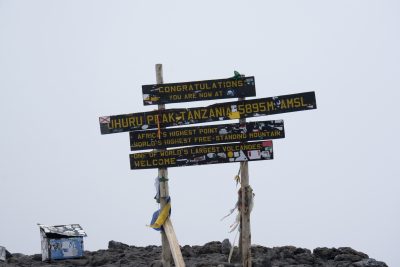 Wegweiser - Gipfel des Mount Kilimanjaro - Tansania