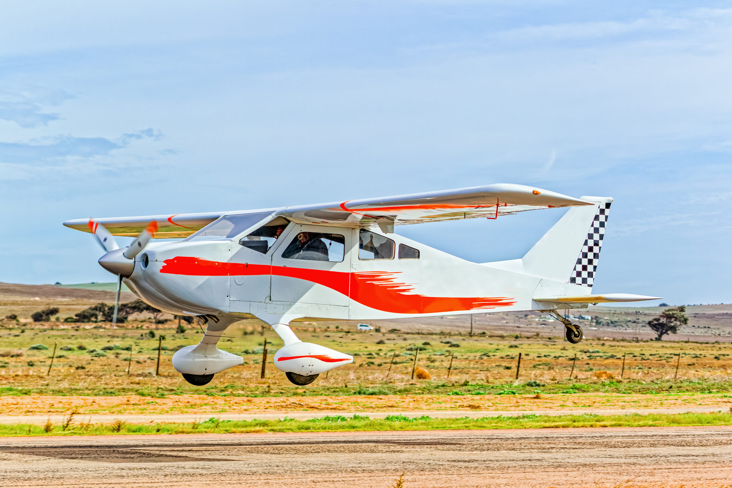Kleinflugzeug startet zu einer Fly-in-Safari in Südafrika